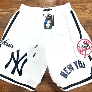 MLB Yankees White and Black Athletic Shorts